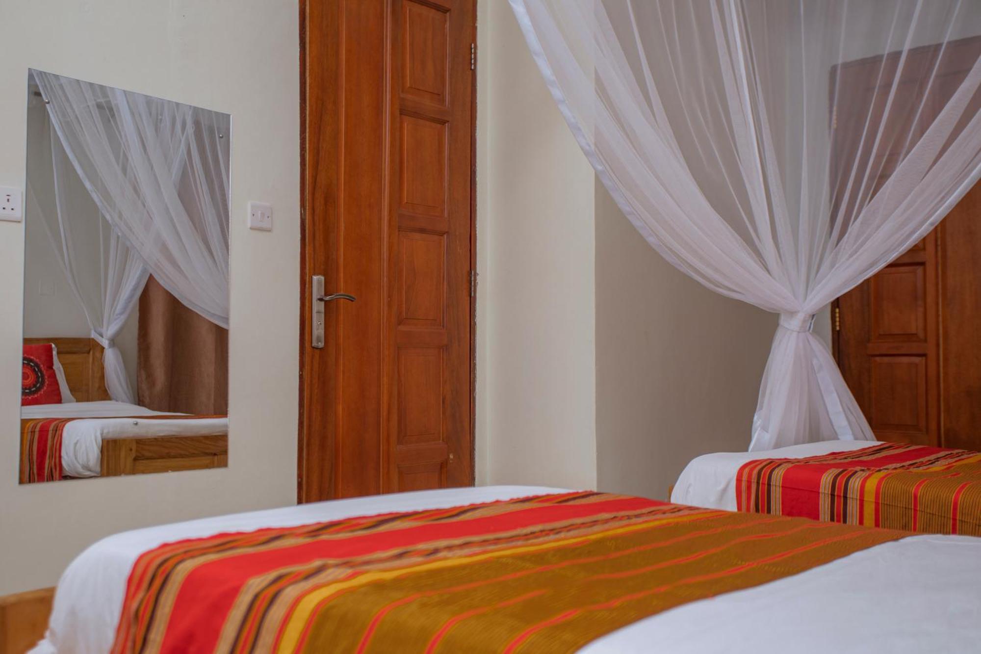 Silver Oaks Hotel Boma Fort Portal Exterior foto